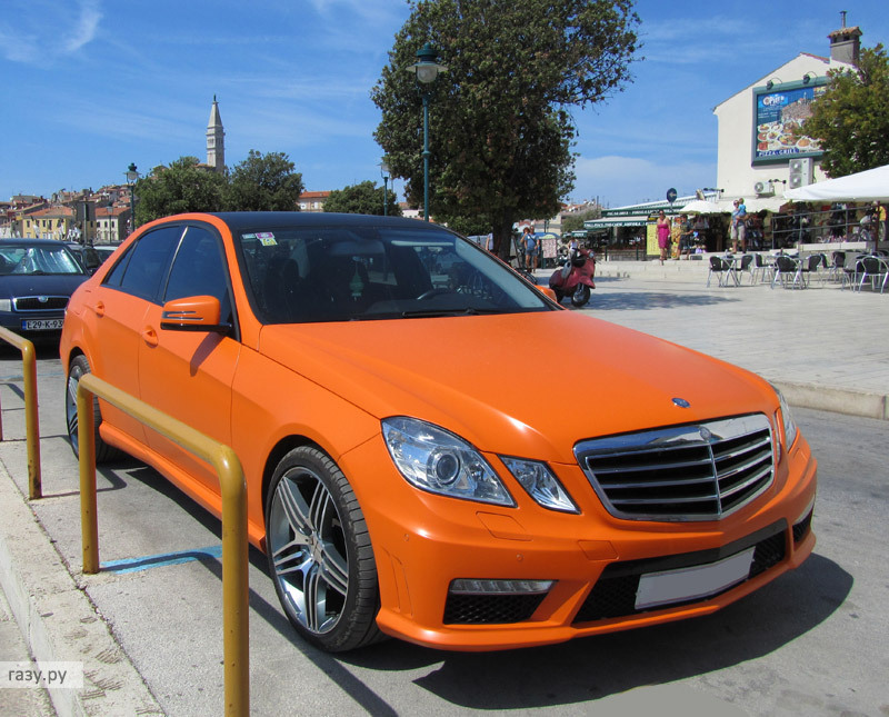 Оранжевый Mercedes